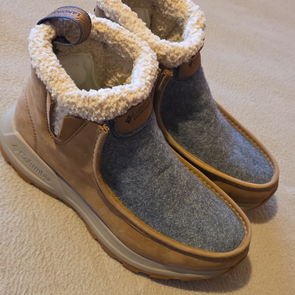 Columbia Men’s Tan and Gray Sherpa-Lined Slip-On Boots